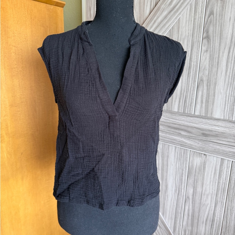 Monrow eco friendly black sleeveless gauze like material top